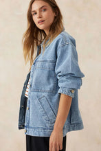 Load image into Gallery viewer, ESSENTIAL DENIM JACKET/VINTAGE BLUE