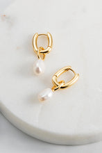 Load image into Gallery viewer, Prue Earring | Gold + Freshwater Pearl