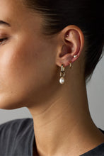 Load image into Gallery viewer, Prue Earring | Gold + Freshwater Pearl