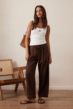 Load image into Gallery viewer, JESSIE Barrel Pant | Chocolate