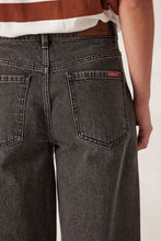 Load image into Gallery viewer, MAGGIE Tapered Barrel Jean | Washed Black