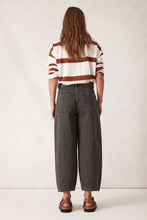 Load image into Gallery viewer, MAGGIE Tapered Barrel Jean | Washed Black