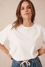 Load image into Gallery viewer, SLOUCHY SPLIT HEM TEE IN VANILLA
