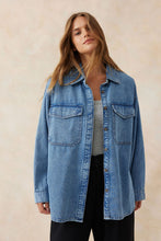 Load image into Gallery viewer, ESSENTIAL DENIM SHIRT/MID VINTAGE BLUE DENIM
