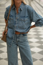 Load image into Gallery viewer, ESSENTIAL DENIM SHIRT/MID VINTAGE BLUE DENIM
