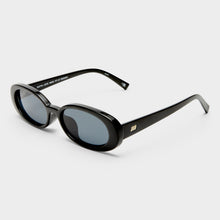 Load image into Gallery viewer, Outta Love Sunglasses | Black
