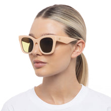Load image into Gallery viewer, Showstopper Sunglasses | Caramel
