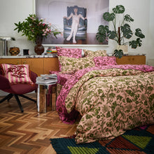 Load image into Gallery viewer, Safia Linen Pillowcase Set - Martini Standard
