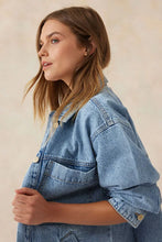 Load image into Gallery viewer, ESSENTIAL DENIM JACKET/VINTAGE BLUE
