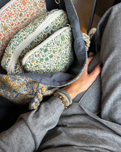 Load image into Gallery viewer, KKNEKKI | Peppermint + Beige Glitter Stripe
