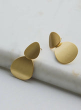 Load image into Gallery viewer, Frankie Earring | Brushed Gold
