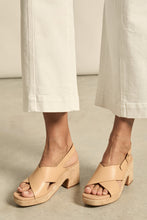Load image into Gallery viewer, Revel Heel | Sandcastle
