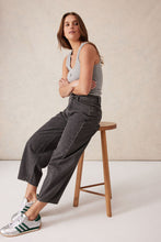 Load image into Gallery viewer, MAGGIE Tapered Barrel Jean | Washed Black
